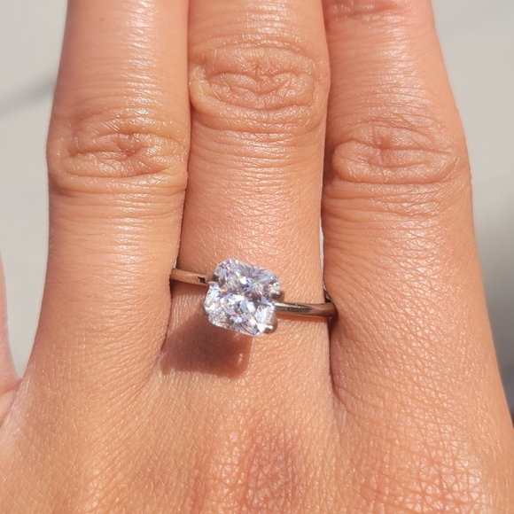 1 Carat Diamond Simulant - Picture 5 of 6